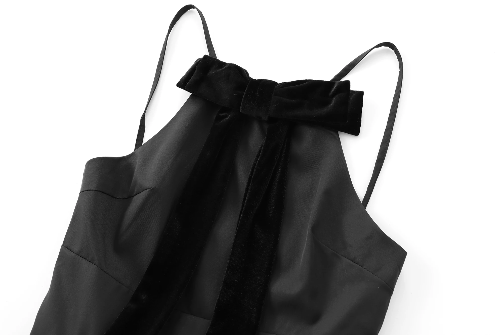 Женская блузка с лямкой на шее и бантом из поплина