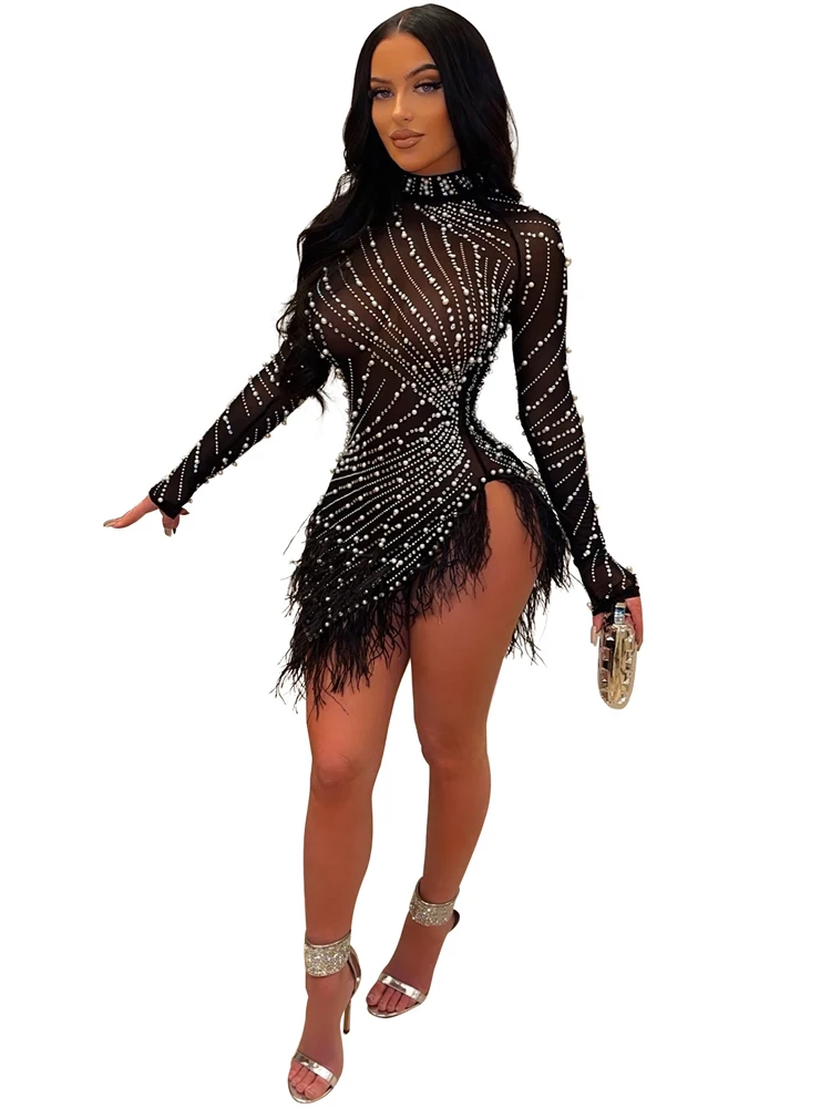 

Мини-платье женское прозрачное однотонное с перьями и кисточками