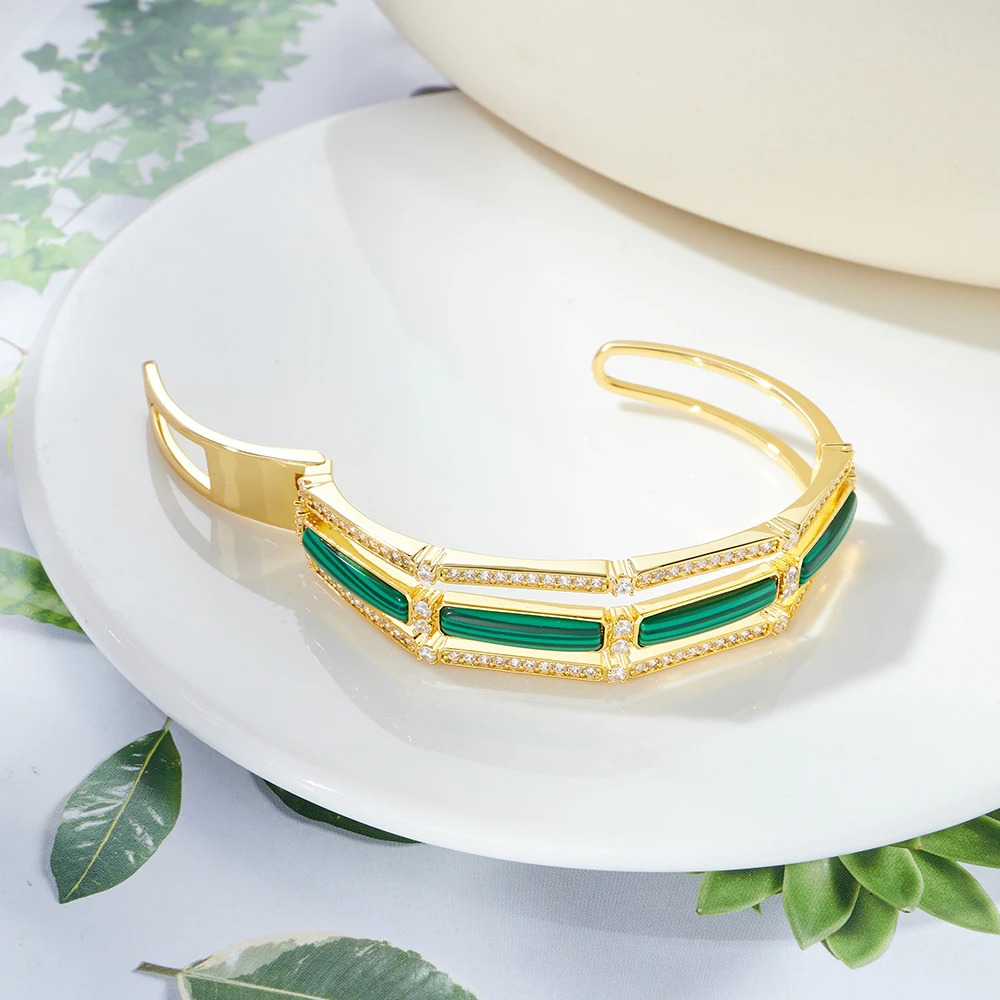 Женский комплект из браслета и кольца с фианитами