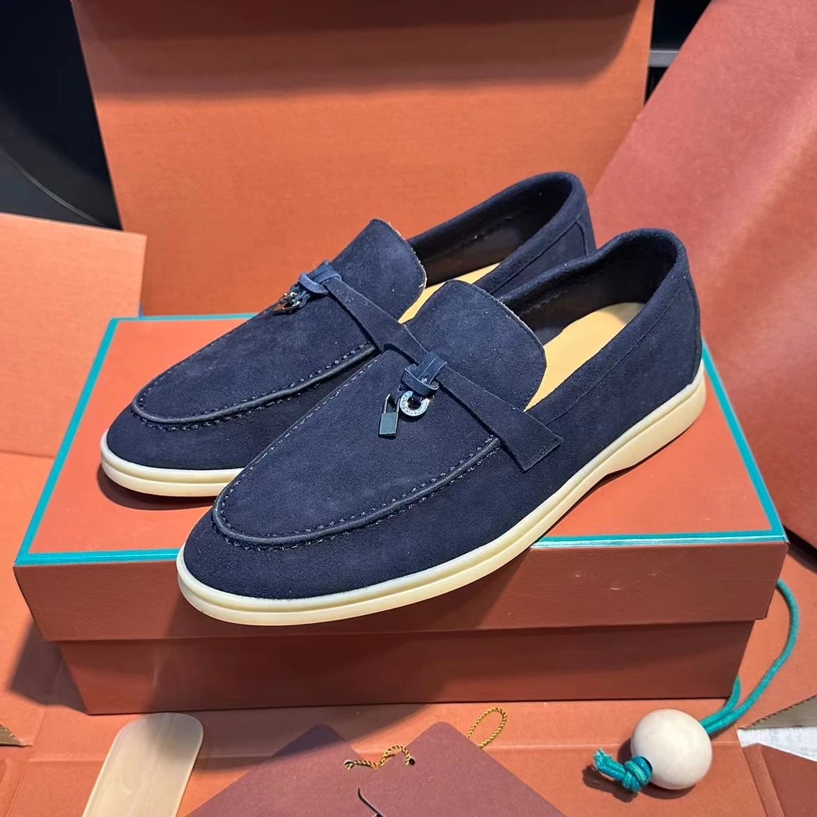 Кроссовки женские кожаные круглый носок замша без каблука повседневная обувь