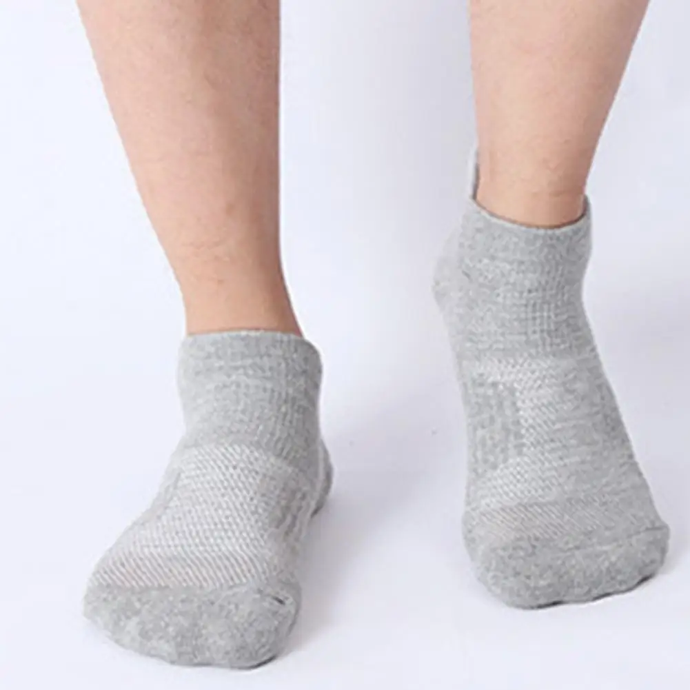 

1 Pair Cotton Sports Socks Breathable No Pilling Short Tube Running Socks for Jogging