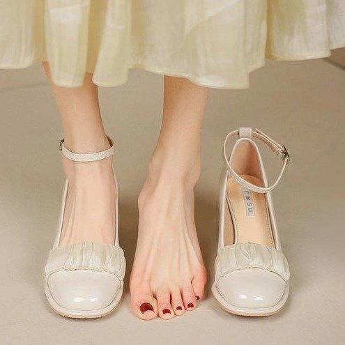 

Brief Pumps Casual Heels African Woman Shoe Mary Jane All-Match 2022 Shallow Mouth Square Toe Chunky Sandals Sweet Comfortable B