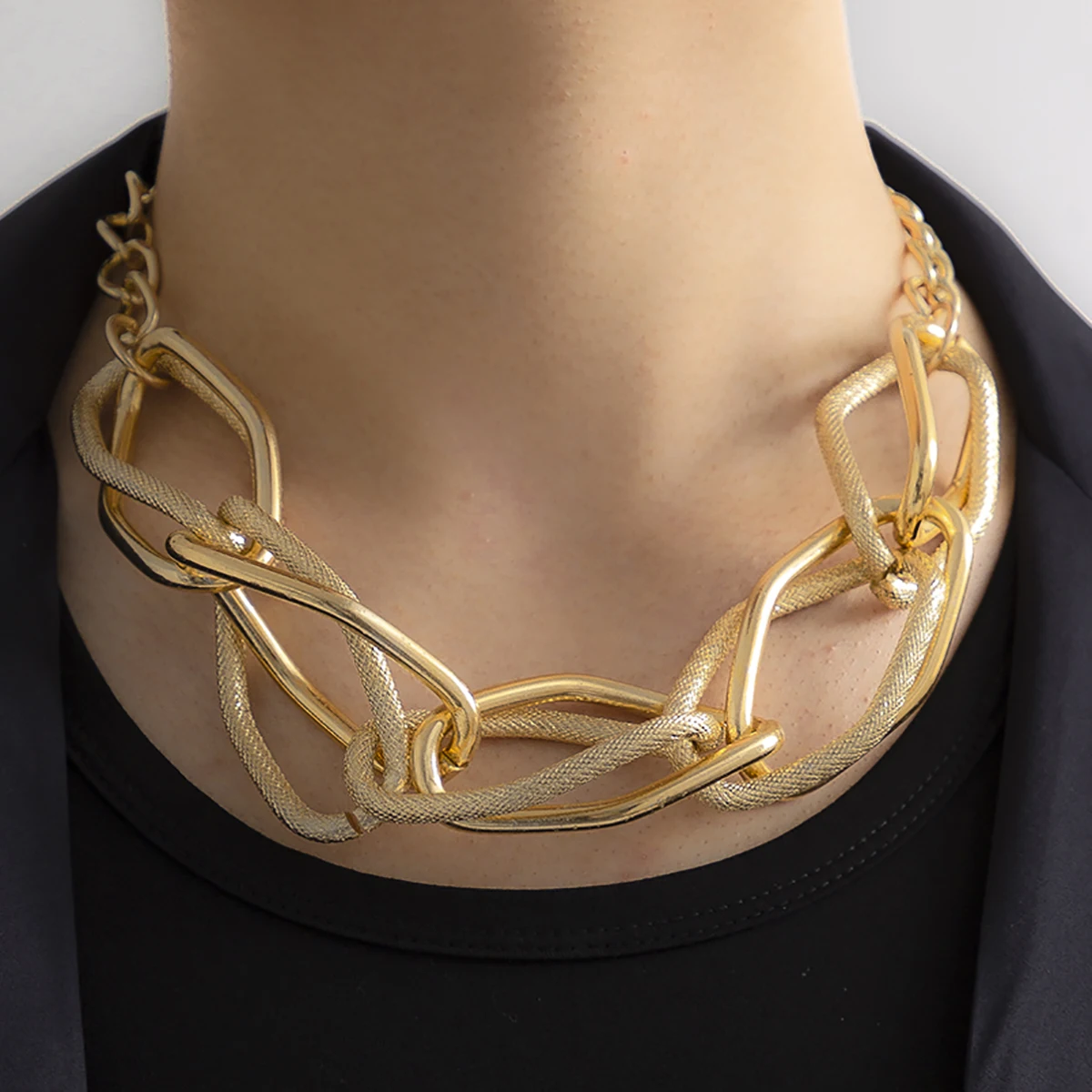 

Salircon Punk Exaggerated Oversized Metal Chain Short Clavicle Chain Necklace Hip Hop Irregular Chain Choker Trend Jewelry