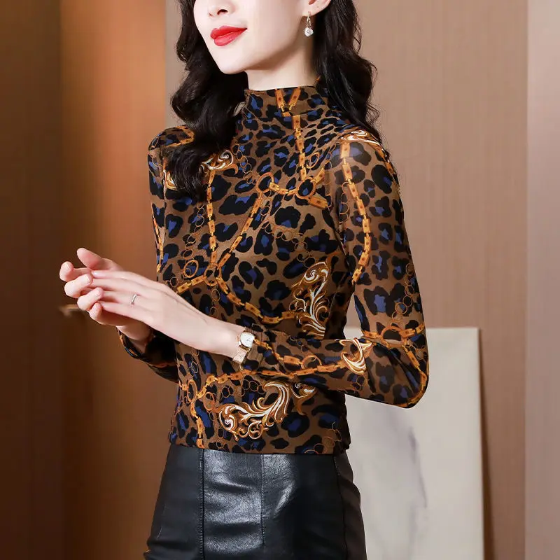 

Female bottoming shirt female long-sleeved large size T-shirt fashion warm upper autumn and winter new foreign air t shirt