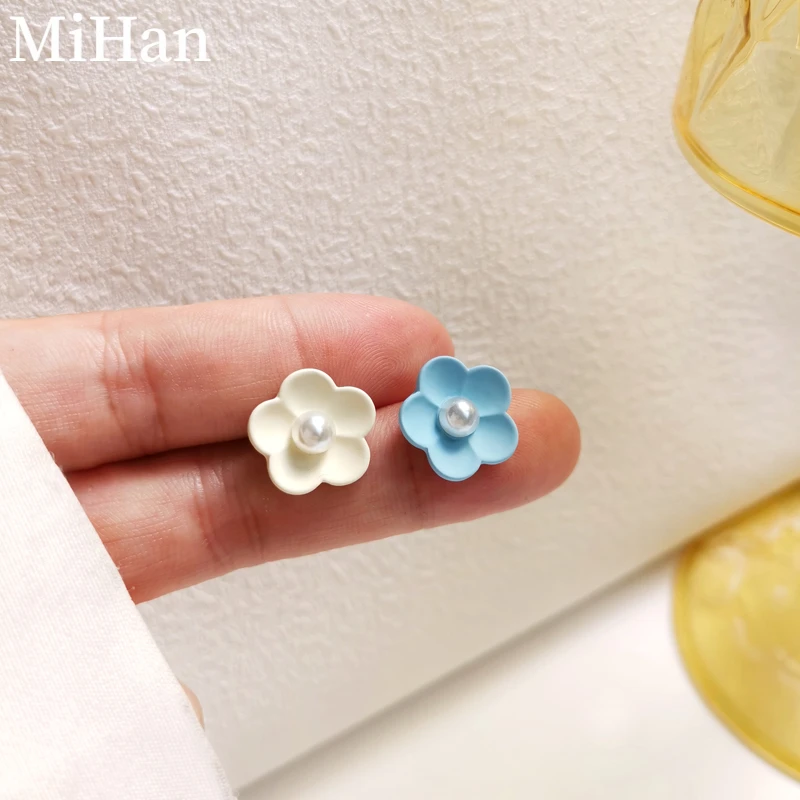 

Mihan 925 silver needle Women Jewelry Asymmetrical Flower Earrings Pretty Design Coating Simulated Pearl Stud Earrings For Girl