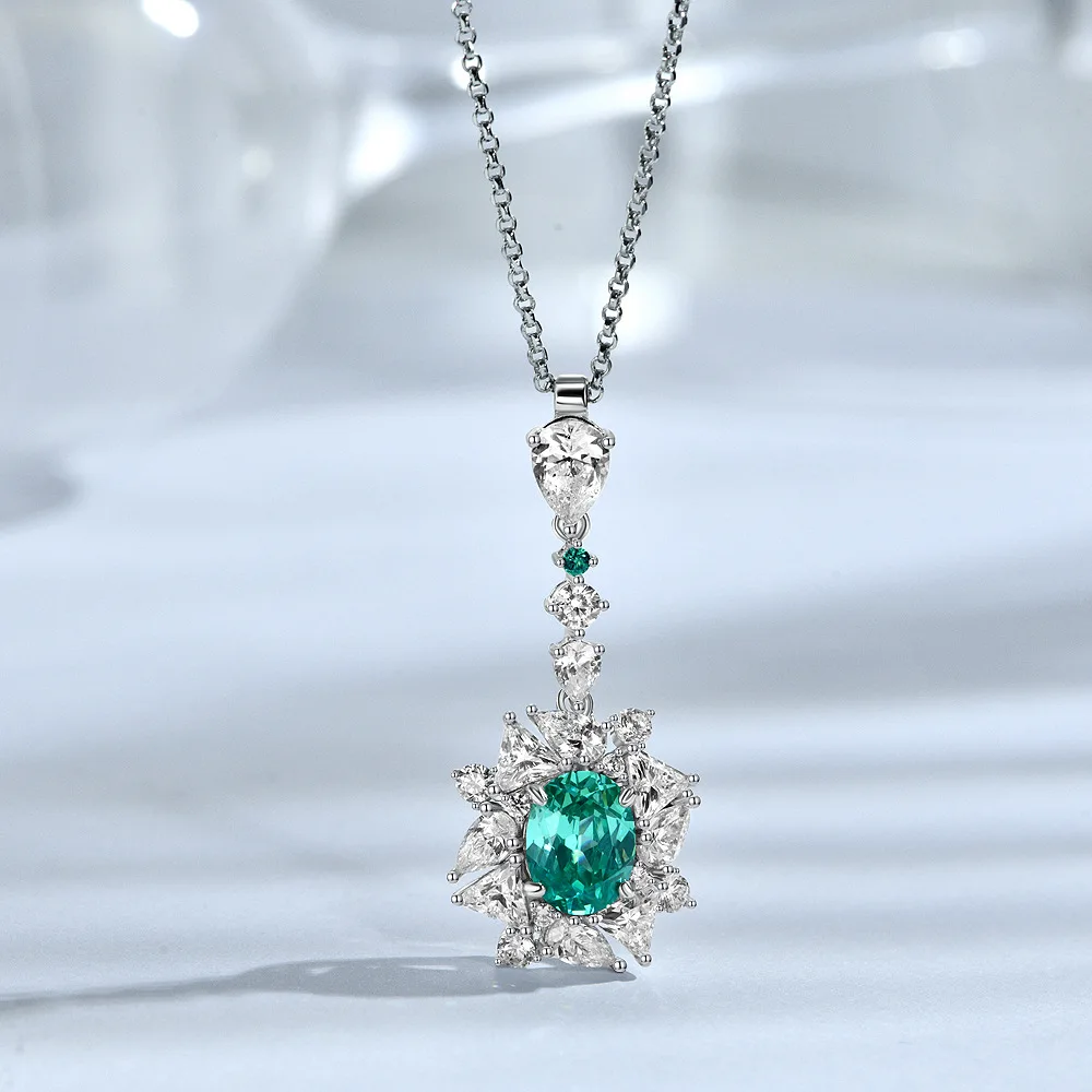 Серебряное ожерелье с бриллиантами в форме яйца