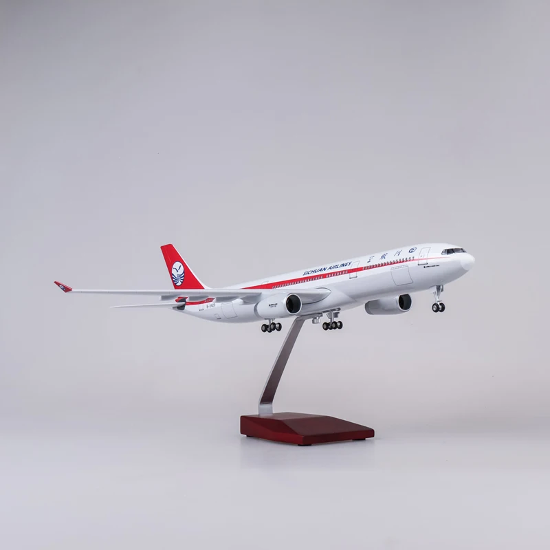Модель самолета из полимерного материала A330 для пассажирских летательных