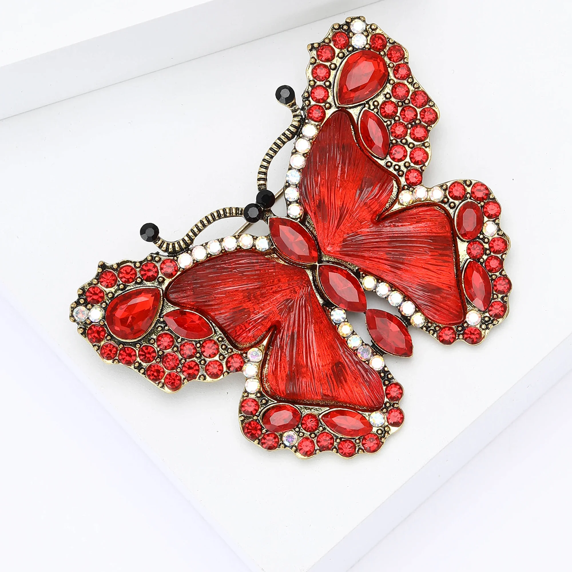 Красивые стразы бабочки броши для женщин унисекс насекомых булавки 4-цветные