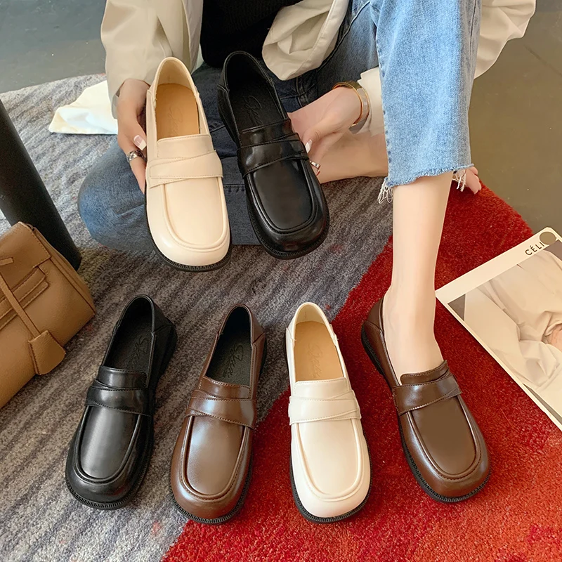 

Повседневные женские туфли в британском стиле, женская обувь, Осенние белые кроссовки, оксфорды, лоферы с круглым носком и мехом, с закрытым ...