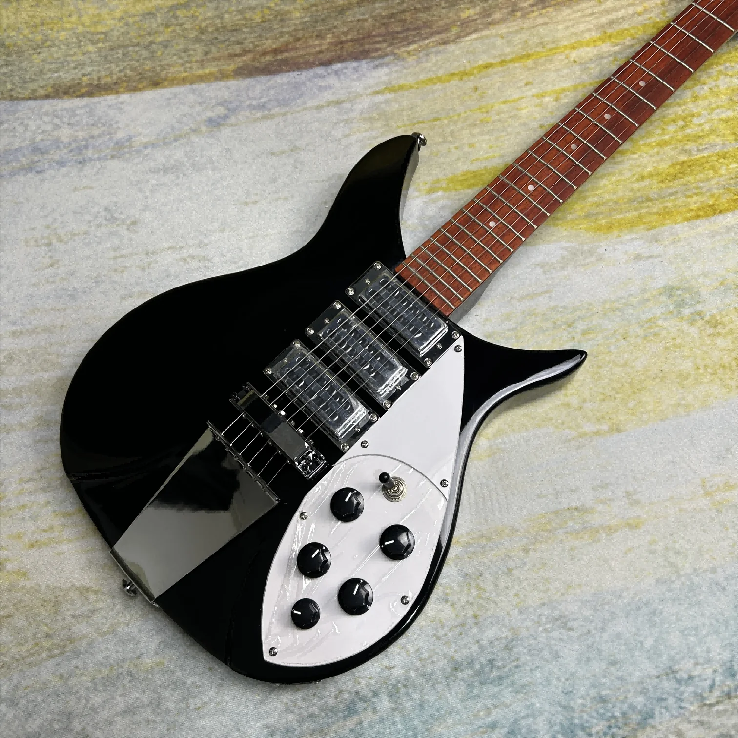 Электрогитара Rickenbacker 325 издание John Lennon корпус из липы гриф палисандра черный цвет
