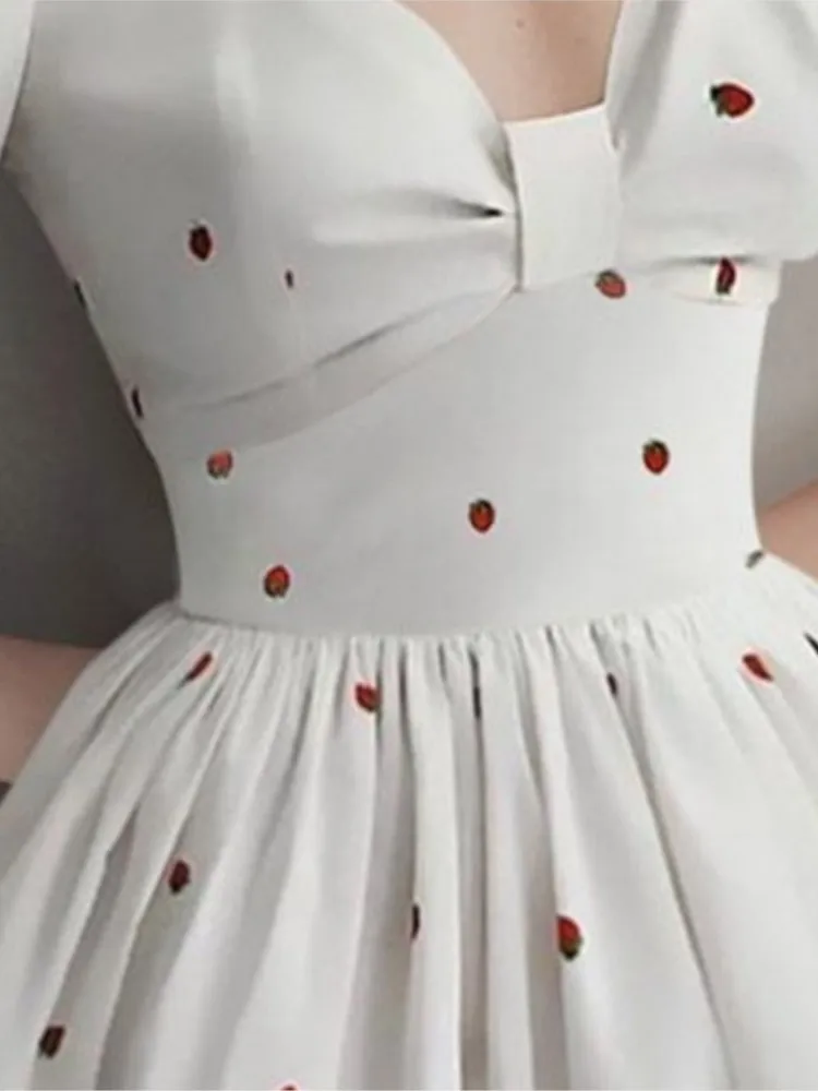 Платье трапециевидной формы с принтом клубники сексуальные платья коротким