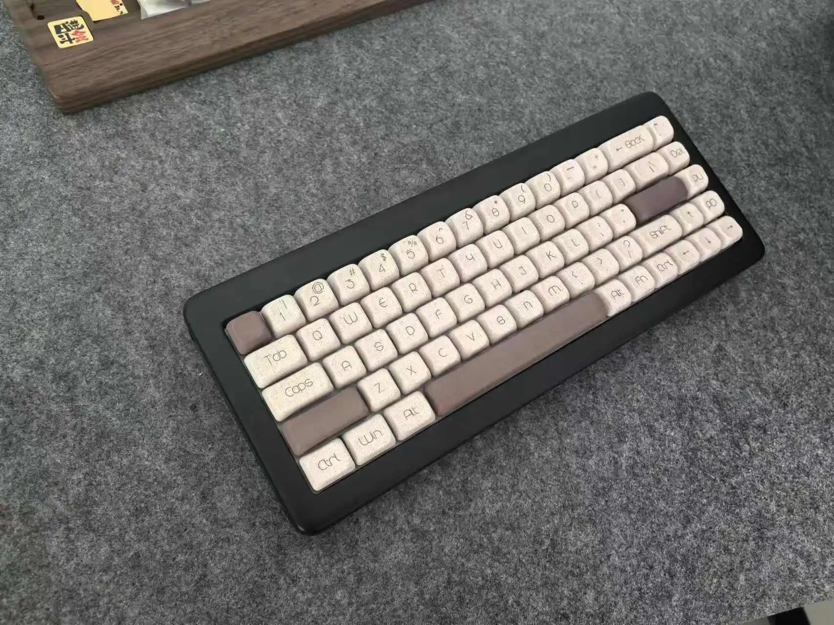 Комплект беспроводной клавиатуры из букового дерева Cirrus68 3 режима 68 клавиш