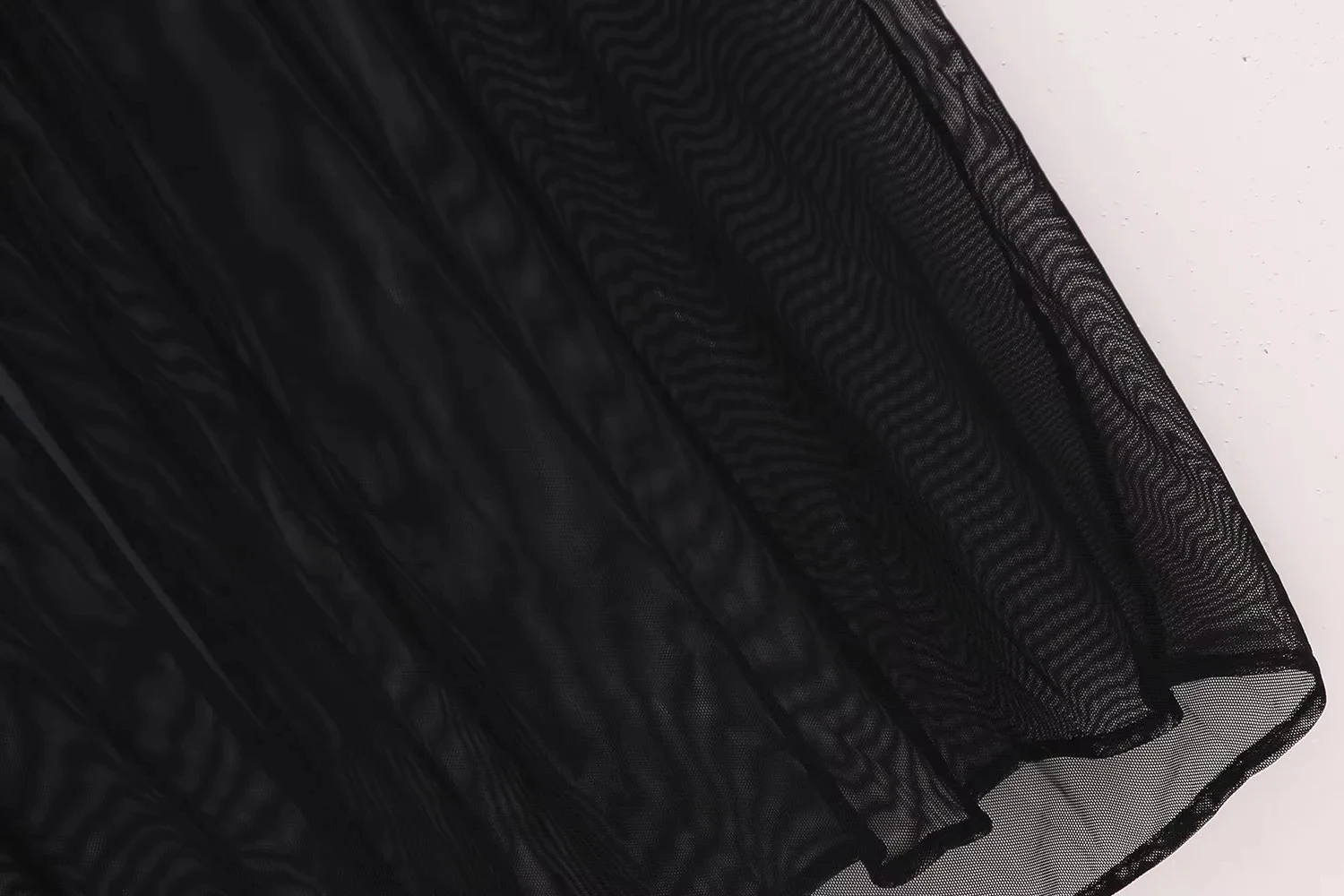 Женское шифоновое платье с коротким рукавом круглым вырезом и вырезами