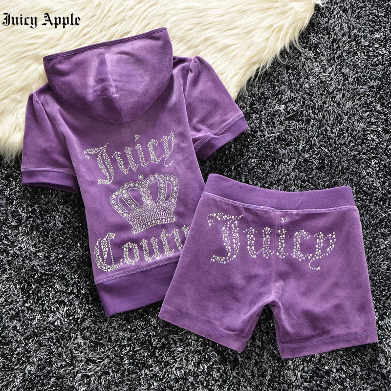 Костюм спортивный женский бархатный с коротким рукавом и шортами |