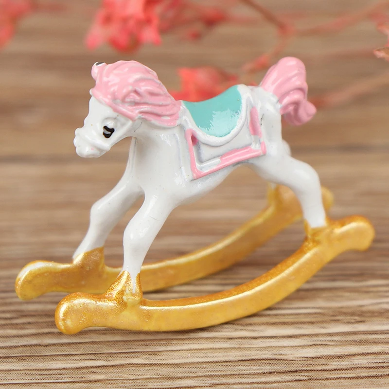 

1:12 Dollhouse Miniature Kit Super Cute Little Cute Metal Horse Chair Diy Children's Room Doll House Miniatures Accessories