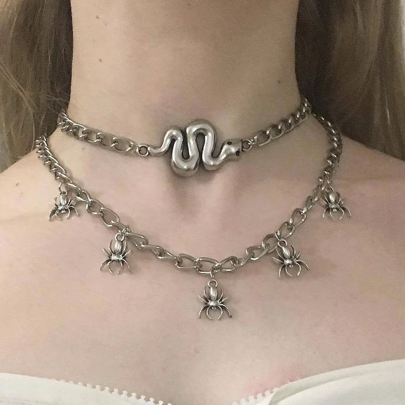 

Punk Snake Spider Pendant Necklace for Women Teens Cool Grunge E Girl Fashion Layered Neck Chain Necklaces Silver Color Choker