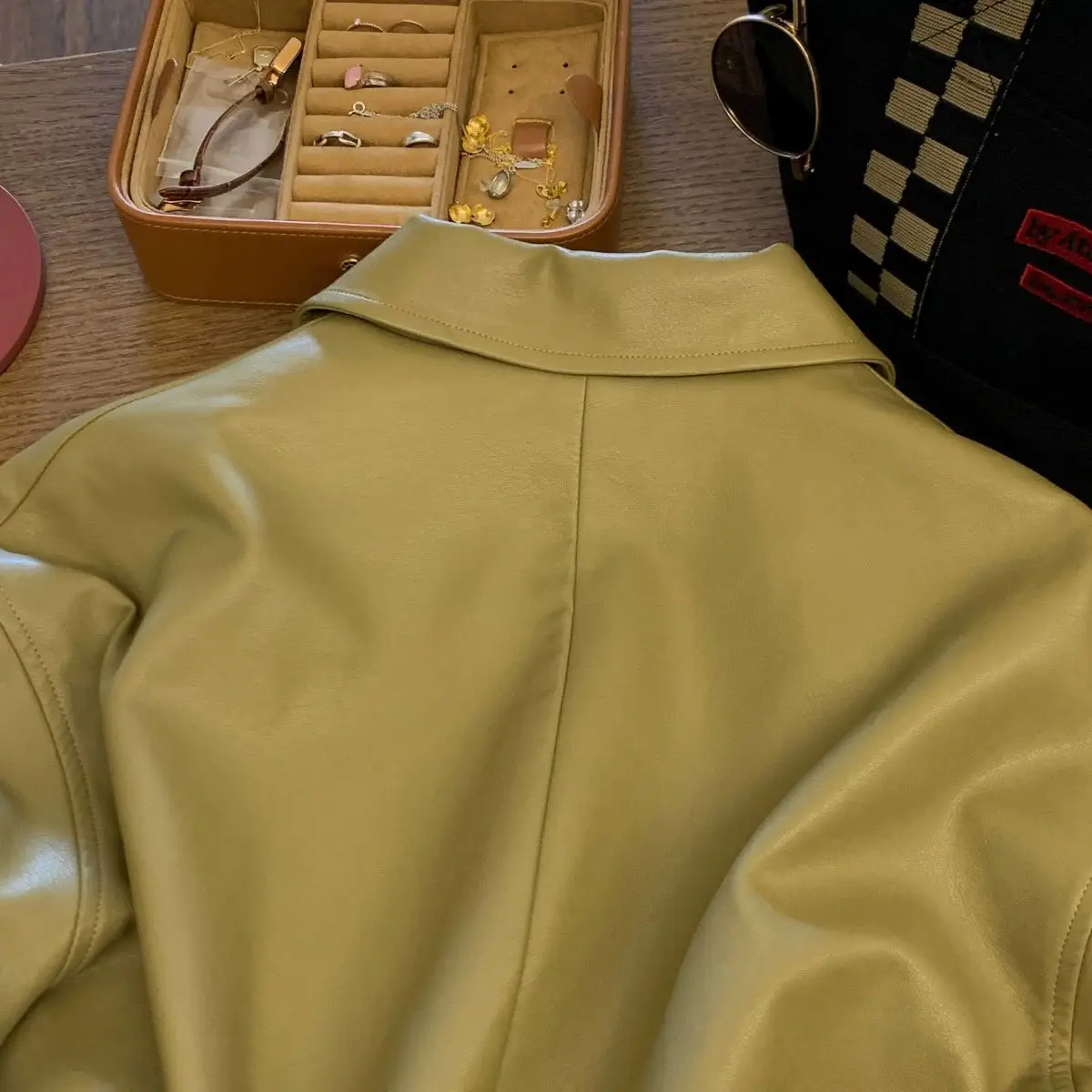 French style  gold button lapel leather coat with short design new style autumn 2023  leather jacket women