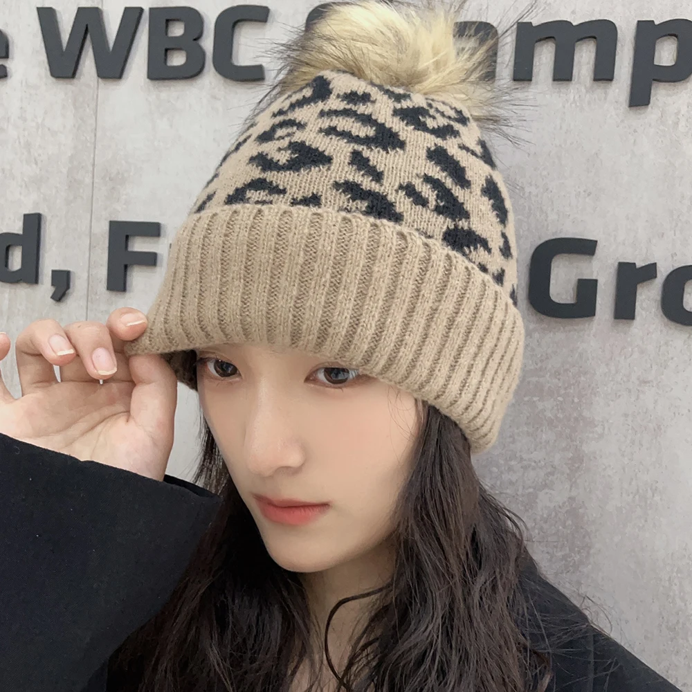 Шапка-бини с помпонами и принтом леопарда цвет в ассортименте