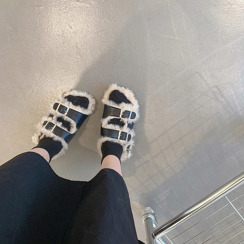 Фото Женские босоножки на танкетке средней высоты, черные универсальные Босоножки на платформе с меховым каблуком, удобные сандалии на толстой подошве среднего и бежевого цвета для девочек, 2022 №2