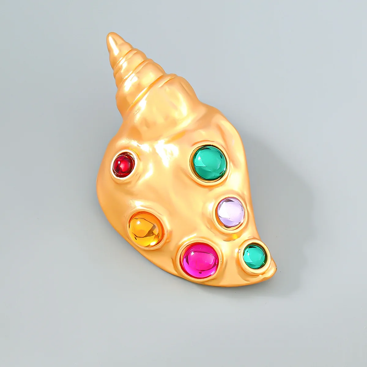 Серьги-гвоздики в дворцовом стиле женские украшенные бриллиантами форме