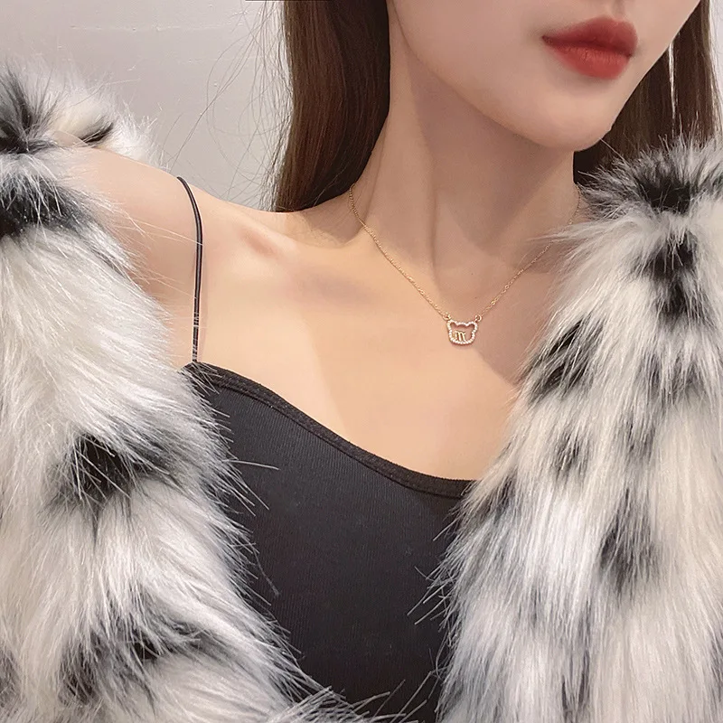 

Diamond cute bear simple personality design necklace women's light luxury exquisite clavicle necklace women's autumn and winter