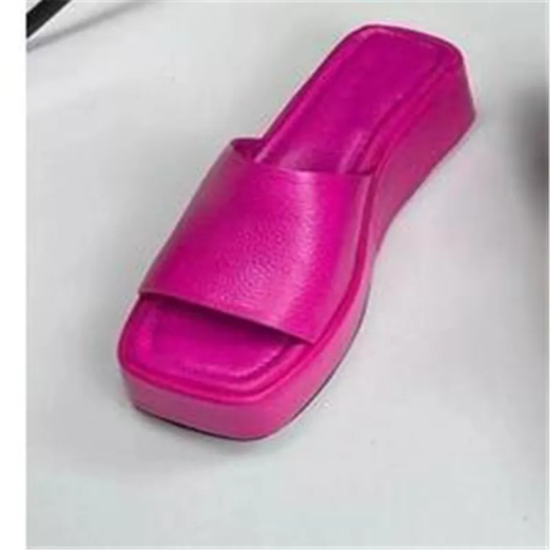 

Летняя женская обувь, новинка 2023, женская обувь на толстой подошве, однотонные тапочки в стиле "Лолита", женские пляжные тапочки на толстом каблуке