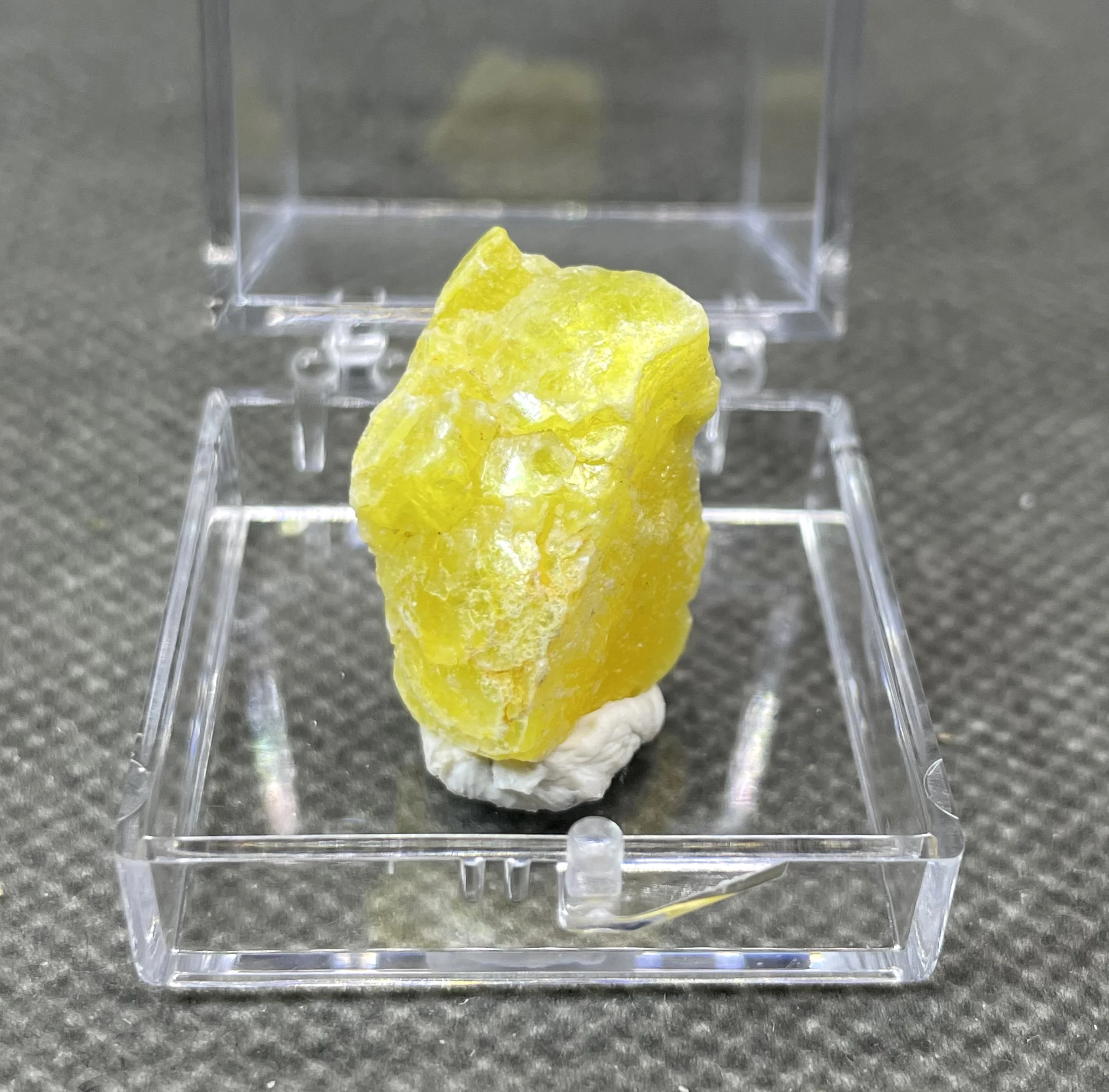 

Новинка! 100% натуральные камни и кристаллы из минерального бруцита в желтом Пакистане, лечебные кристаллы кварца (размер коробки 3,4 см)