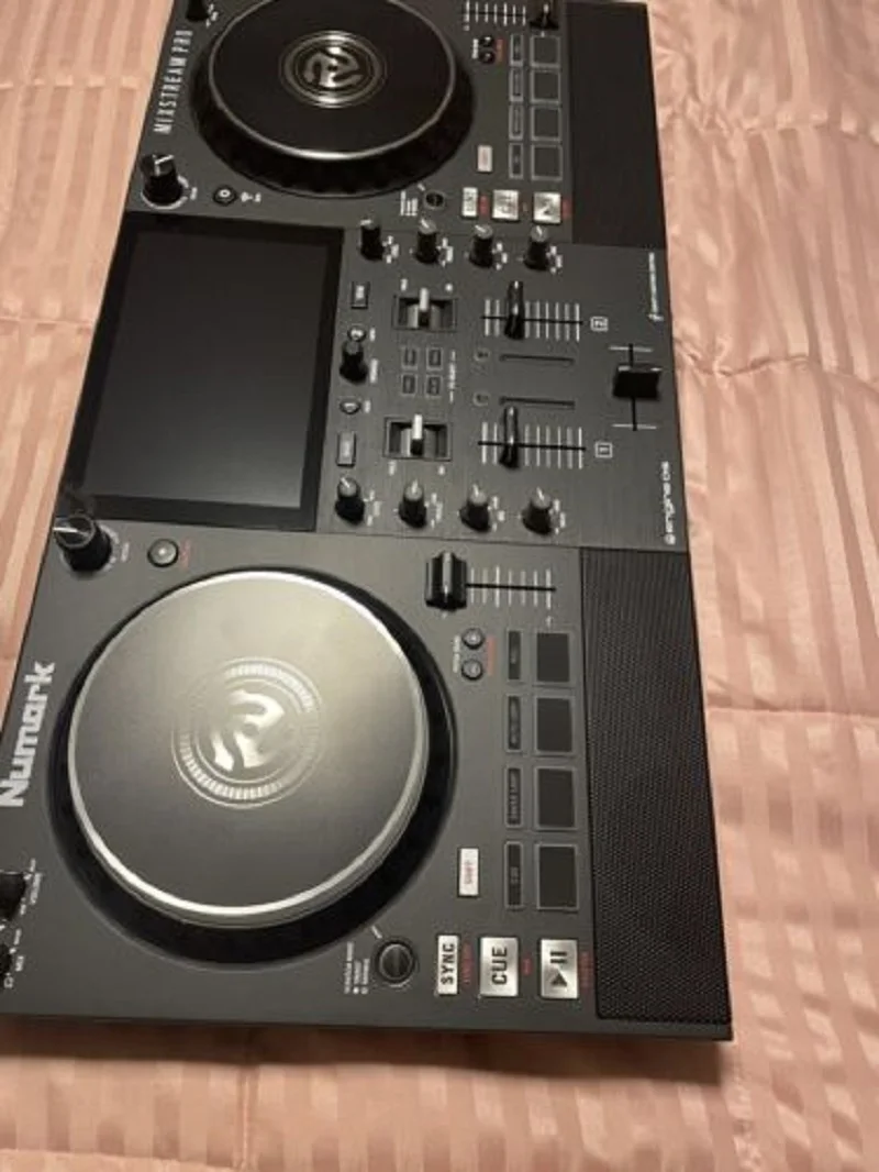 

Новый автономный DJ-контроллер Numark Mixstream Pro
