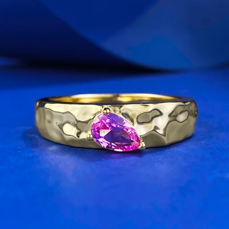 Кольцо-капелька из серебра 925 пробы с золотым покрытием 4 Х6 мм