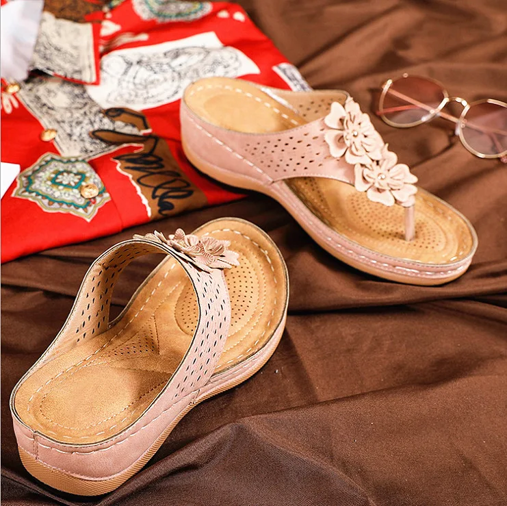 Сандалии женские на танкетке босоножки мягкой подошве шлепанцы с цветами