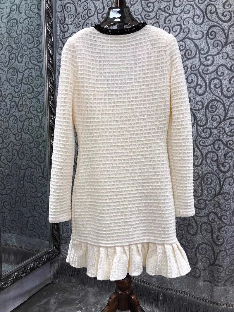 Женское трикотажное платье с V-образным вырезом длинным рукавом и пуговицами