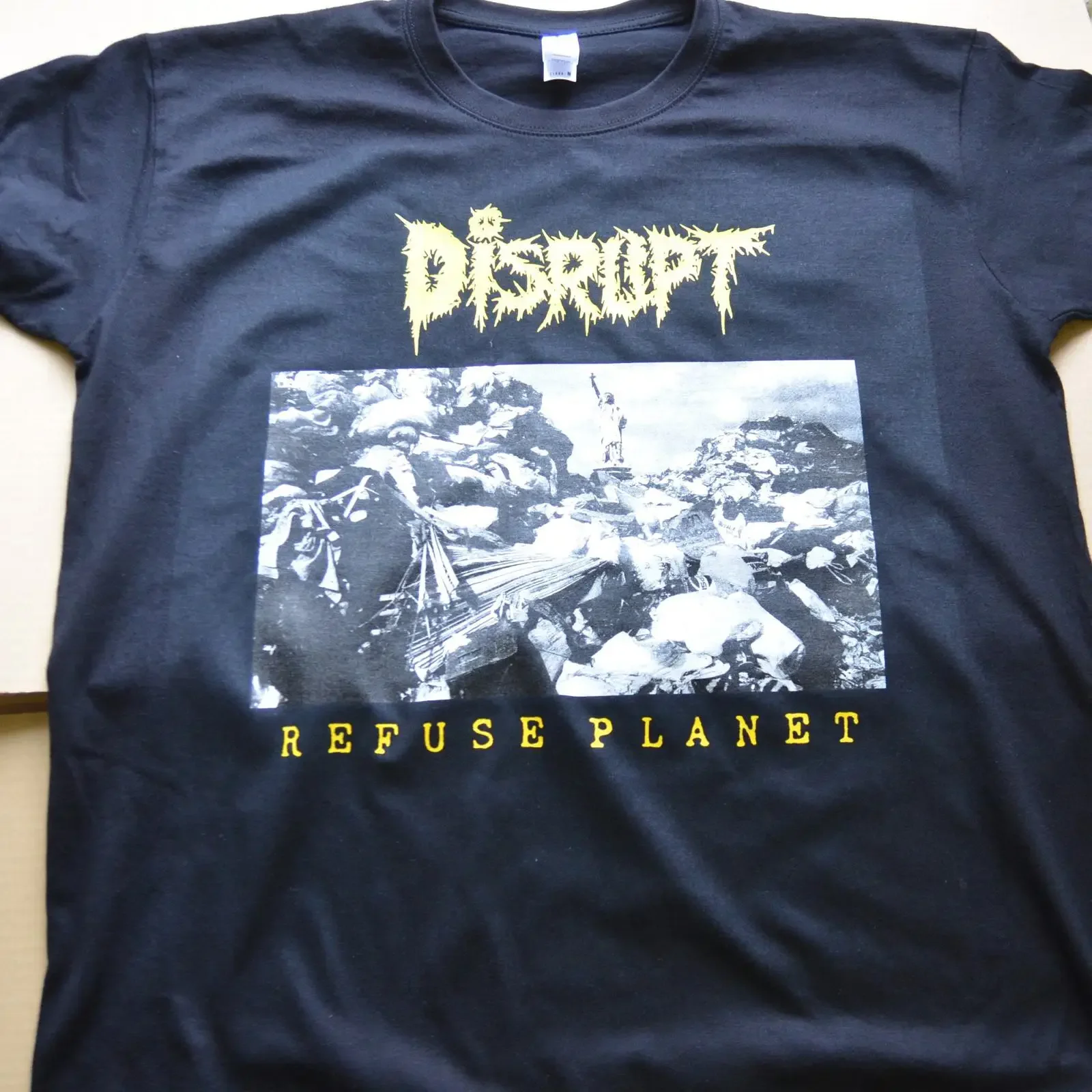 Фото Футболка Disrupt Refuse Planet Hardcore Crust Punk Grind, винтажная, с эффектом потертости, удобная, с графическим принтом, эластичная №1