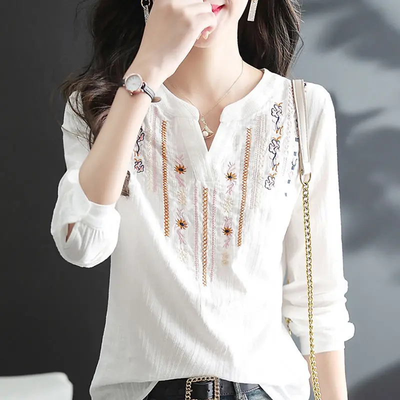 Cotton white long-sleeved shirt women 2022 spring and autumn new fashion casual embroidery ethnic style V-neck