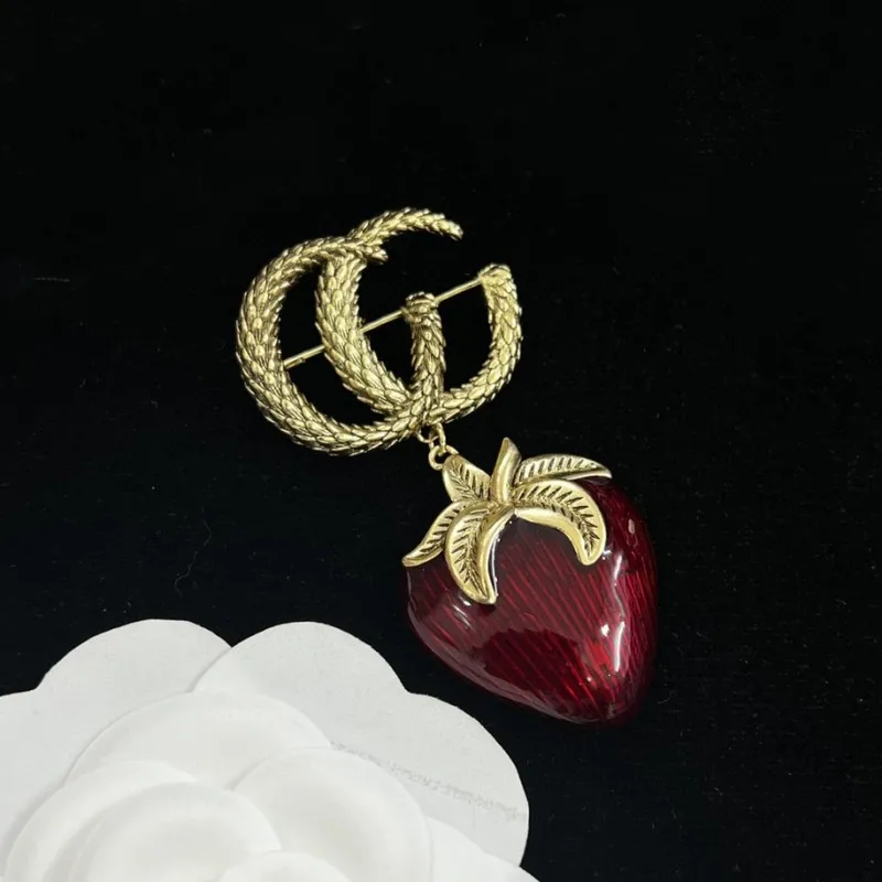 

Elegant Fashion High-end light luxury Vintage Designer Brooch Pins For Women Jewelry Accessories Party Gifts