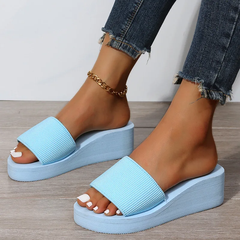

Beach Shoes House Slippers Platform Luxury Slides Slipers Women Low Sabot Designer Soft 2022 Summer Massage Patent Leather Round