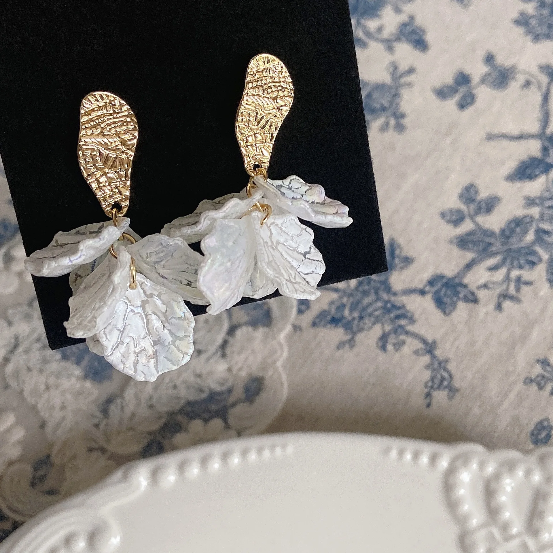 

Korean White Shell Flower Petal Drop Earrings For Women 2019 New Statement pendientes Trendy Jewelry