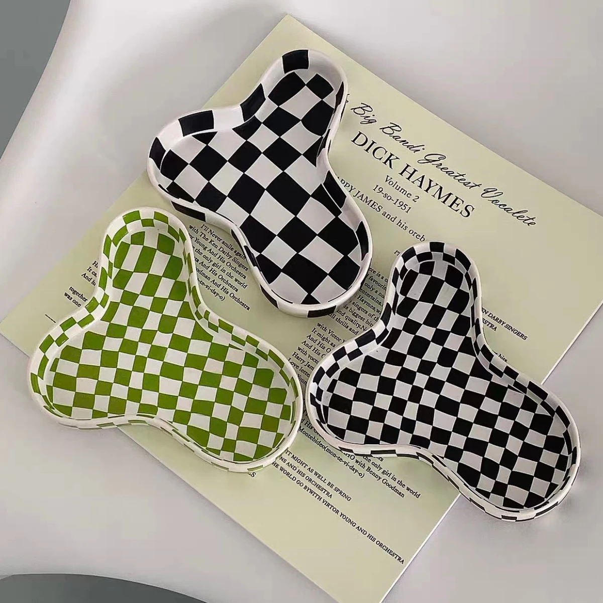 

Checkerboard Black White Green Lattice Ceramic Ins Style Jewelry Candle Tray Ornaments Food Storage Plate Decoration Dish