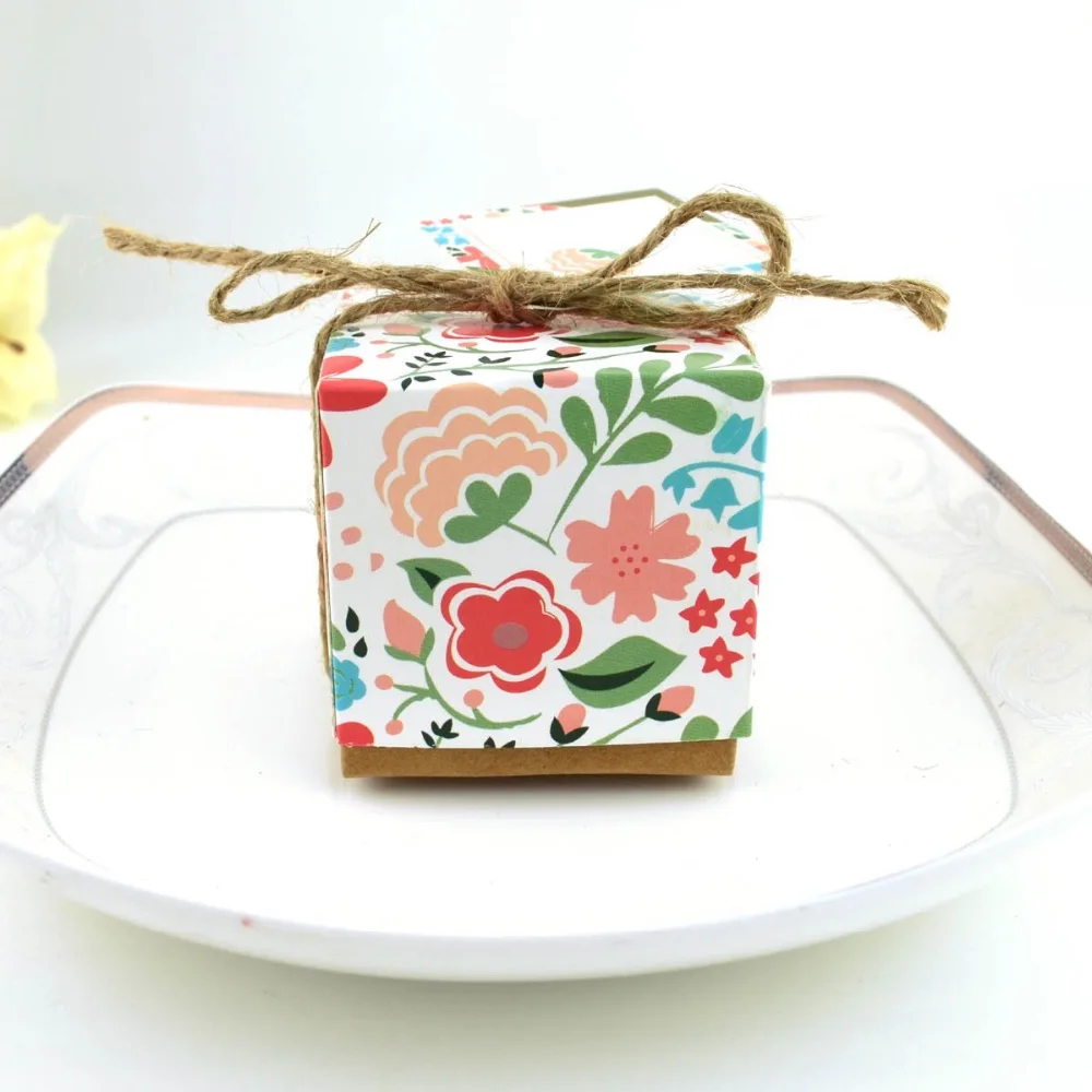 

100pcs Wedding Party favor Gift Boxes Kraft square Shape flower floral Candy Boxes Wholesale Christmas Festive Party Supplies