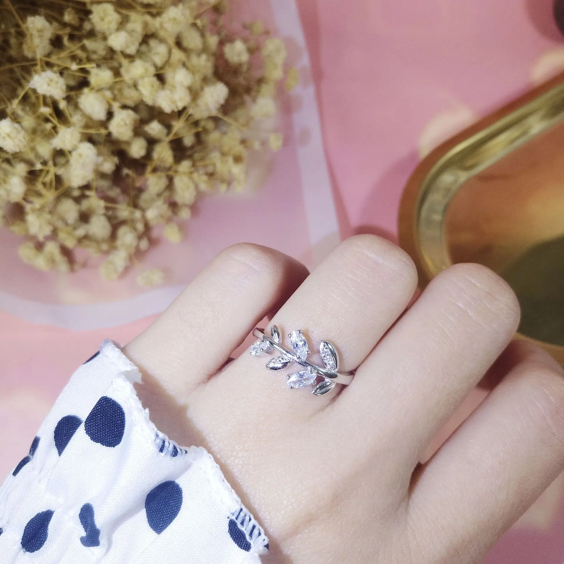 

Denean Sterling Silver 925 Leaf Ring Simple Fashion Cubic Zircon Adjustable Ring for Women Party Wedding Engagement Jewlery Gift