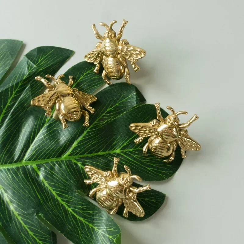 Латунные мебельные ручки в скандинавском стиле с Пчелой одно отверстие ящик