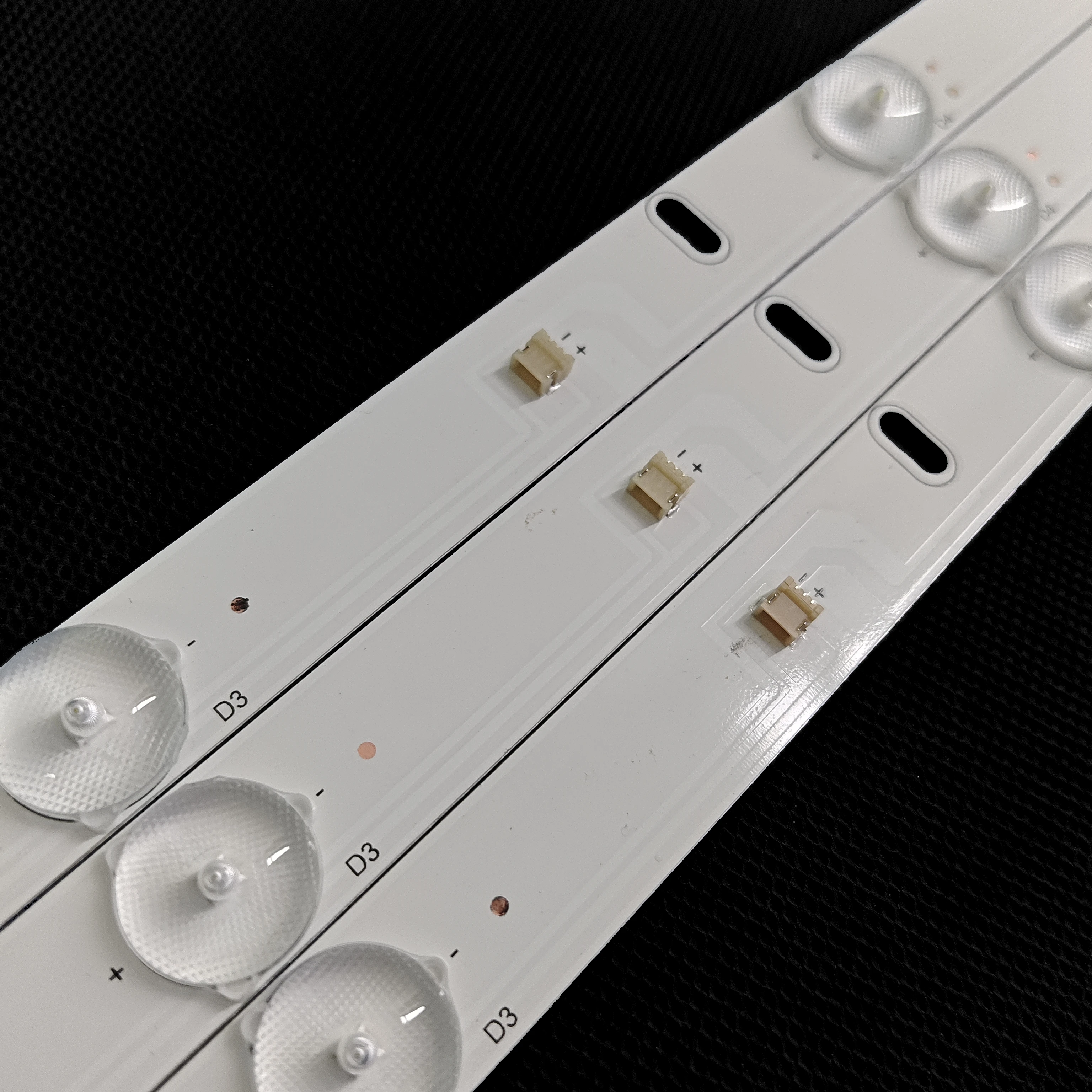 Фото 3 шт./компл., 32 дюйма, 582 мм, светодиодная лента для подсветки для Hisense 6led 3V KZ-320-306-pitch JHD315GH-E52 LHD32D33TUK LHD32D33 STV-LC32ST880WL №1