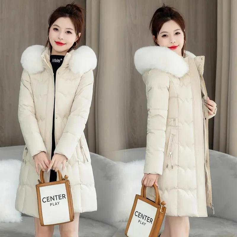 Женская зимняя куртка с меховым воротником