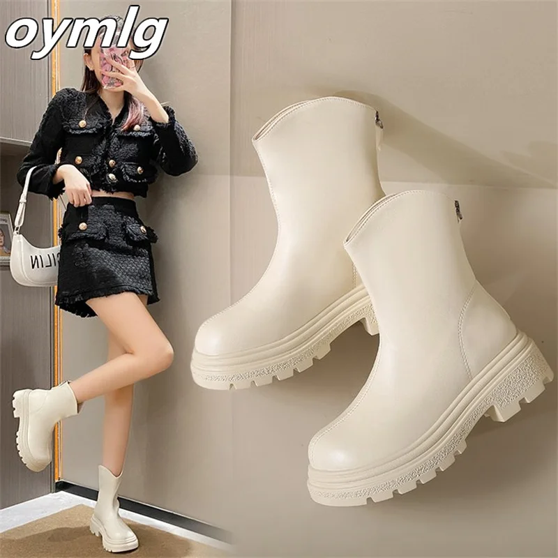 Женские ботинки на большой толстой подошве с короткой бочонком и молнией сзади