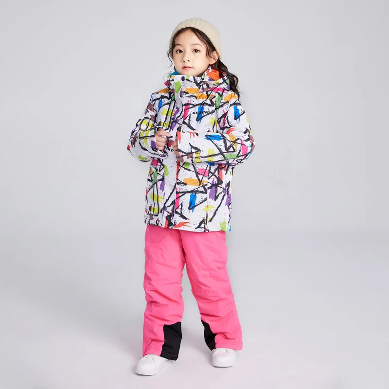 

2022 теплые лыжные костюмы для маленьких девочек, водонепроницаемые уличные детские зимние куртки с капюшоном, комбинезоны, зимние комплекты для детей, одежда для сноуборда