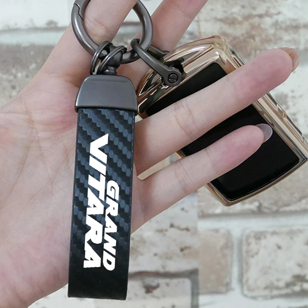 

Car Keychain Ring Carbon Fiber Metal Keychain Horseshoe Buckle for Suzuki Grand Vitara Logo Key chain Vitara Car Accessories