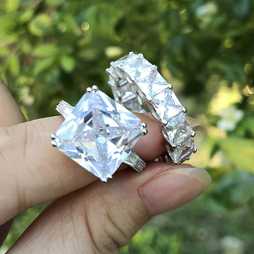 

Женское Обручальное кольцо с квадратным бриллиантом
