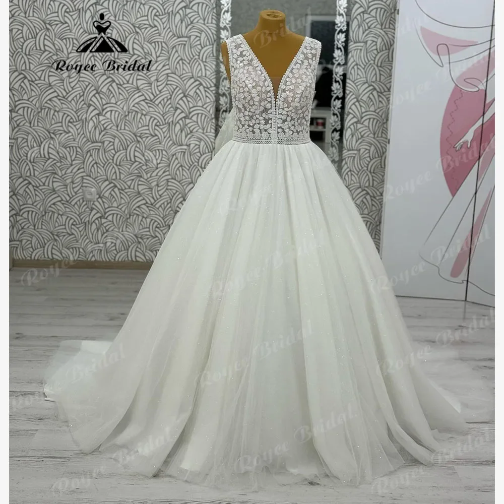 Скромное кружевное бальное платье без рукавов с v-образным вырезом свадебное для