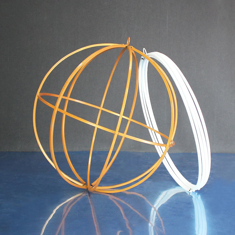 круглые интерьерные картины. поднос расписной жостовский круглый. круглый худ. расписная посуда жостово. живопись в овале.