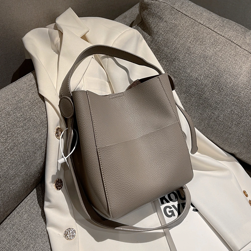 

European Style Wide Strap Soft Shoulder Bags For Women Winter 2022 Luxury Designer Large Capacity Crossbody Tote Ladies Handbags