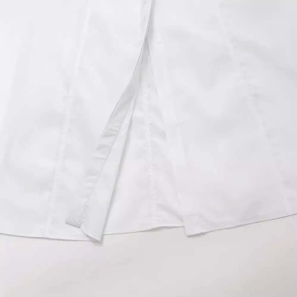 Женское платье средней длины без рукавов с поясом и отложным воротником